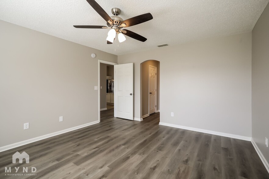 Building Photo - 3225 Button Wood Dr