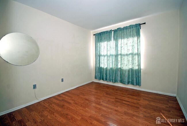 Building Photo - 202 Green Hollow Dr