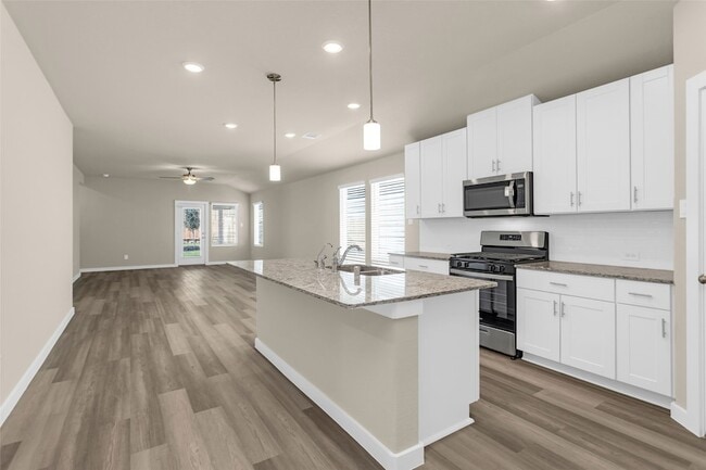 Building Photo - 18095 Martin Pines Dr
