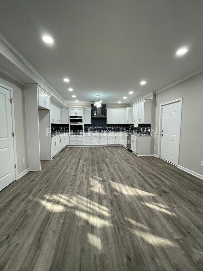 Building Photo - 600 Belton Ct