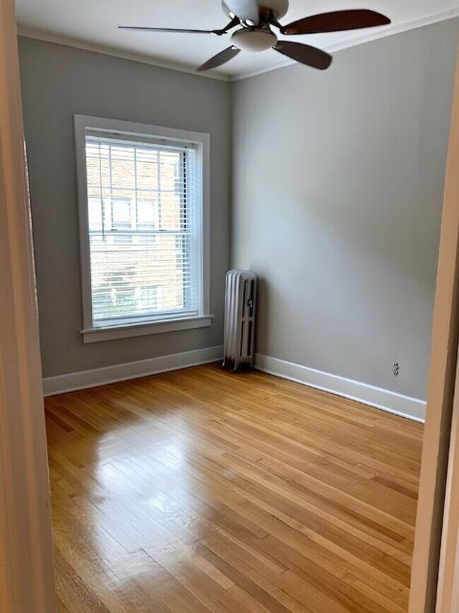 Building Photo - 5648 N. Ridge Unit 2W
