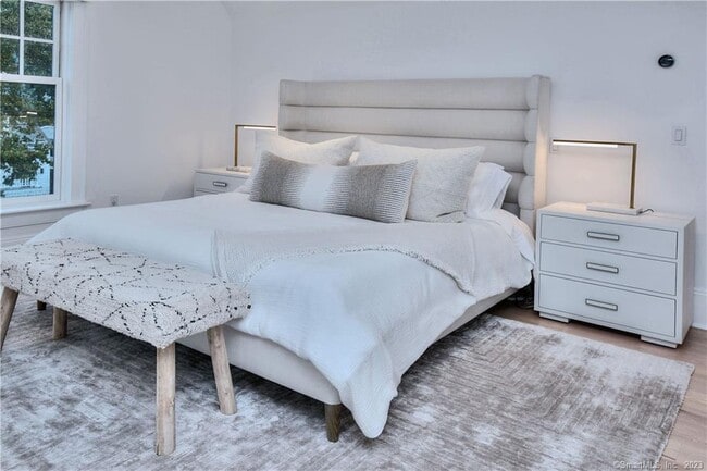 Building Photo - 18 Danbury Ave