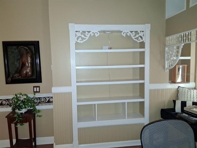 Building Photo - 12213 Saddle Strap Row