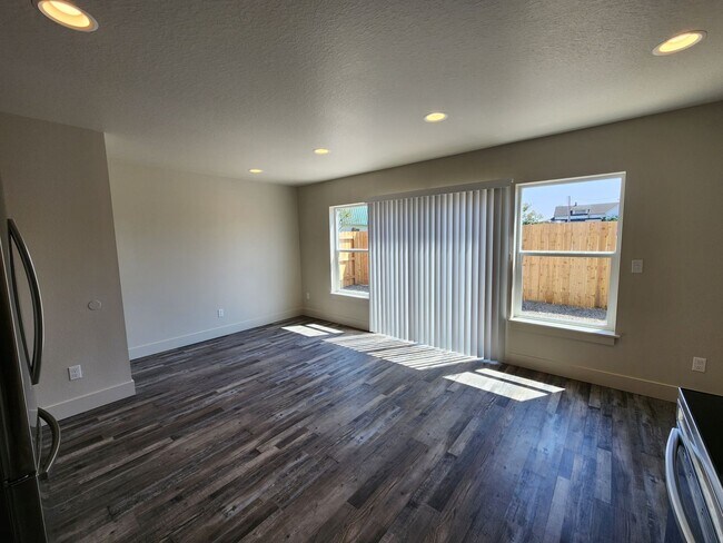 Building Photo - 3 Bedroom 2.5 Bath in Winlock