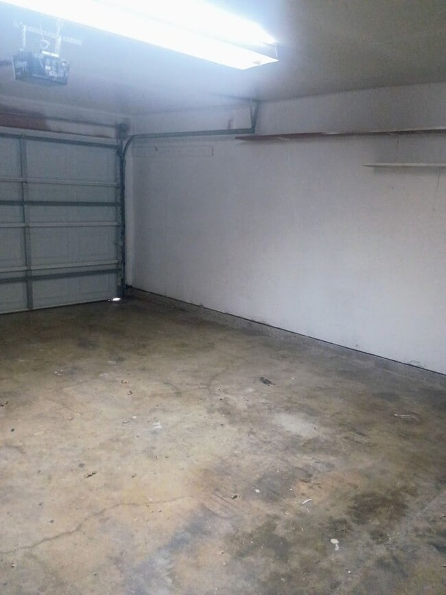 Building Photo - Updated 3/2 Home with 2-Car Garage + Air-Conditioned Workshop!