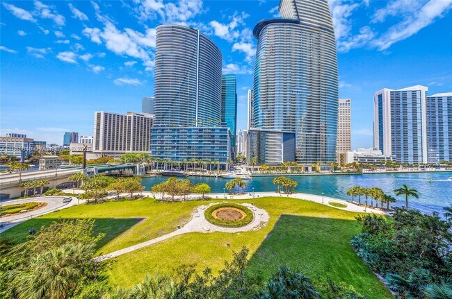 Building Photo - 475 Brickell Ave