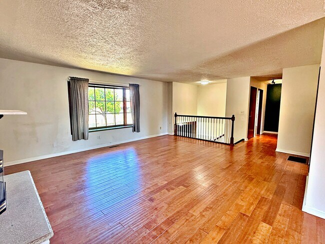 Building Photo - 2746 SE 73rd Ave