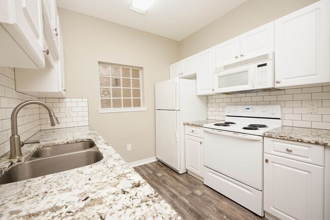 Building Photo - Condo in Central Niceville