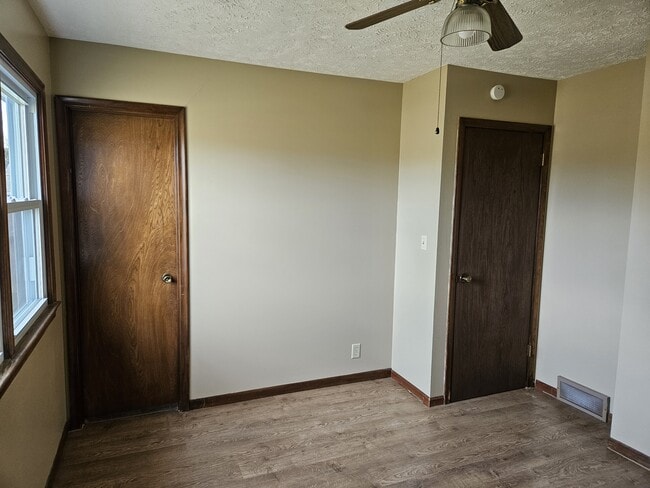 Building Photo - 1310 W Dakota St