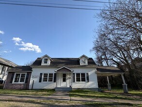 Building Photo - 607 C St