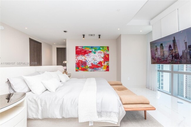 Building Photo - 851 NE 1st Ave