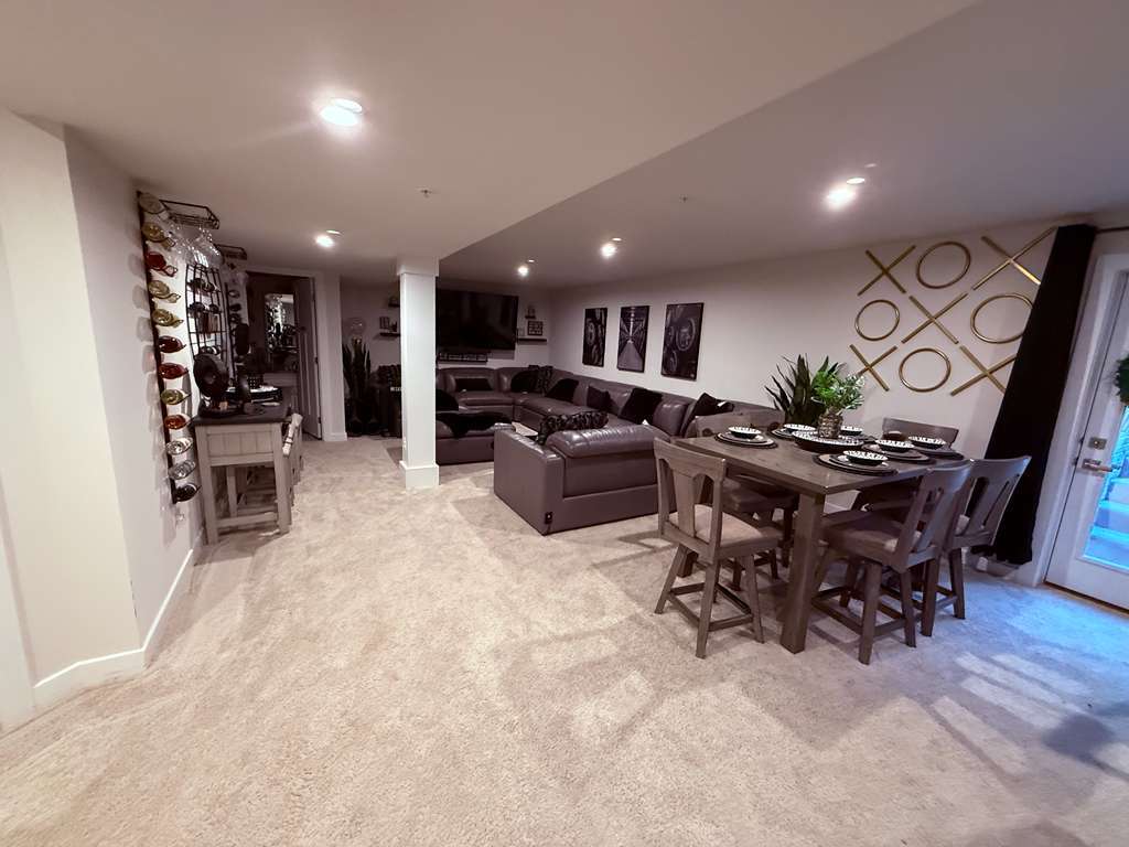 Building Photo - 7521 Blue Sun Dr