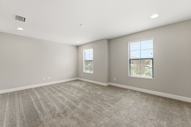 Building Photo - Absolutely Stunning 4 BR + LOFT + OFFICE/2.5 Bath/2 Car Garage home in Starkey Ranch!
