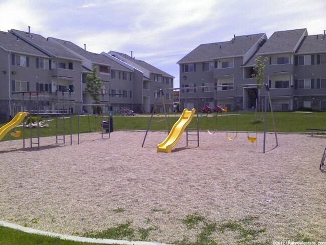 Building Photo - REMODELED CONDO AT COPPER CREEK IN MAGNA