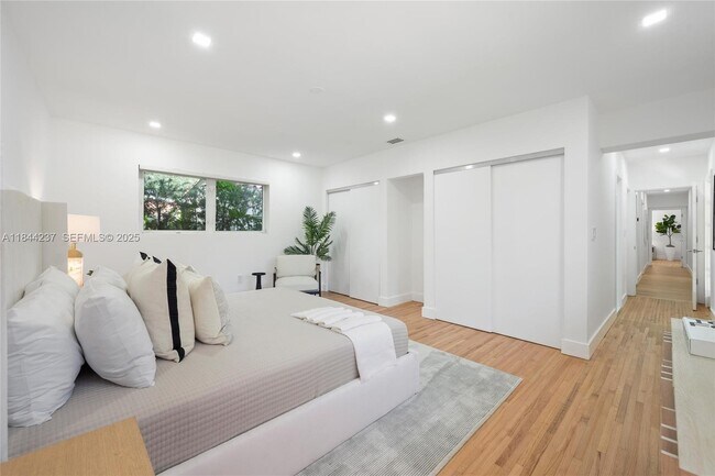 Building Photo - 5211 Granada Blvd