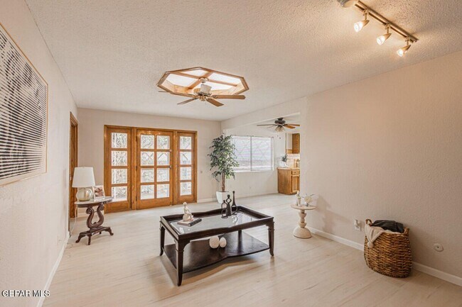 Building Photo - 2425 Anise Dr