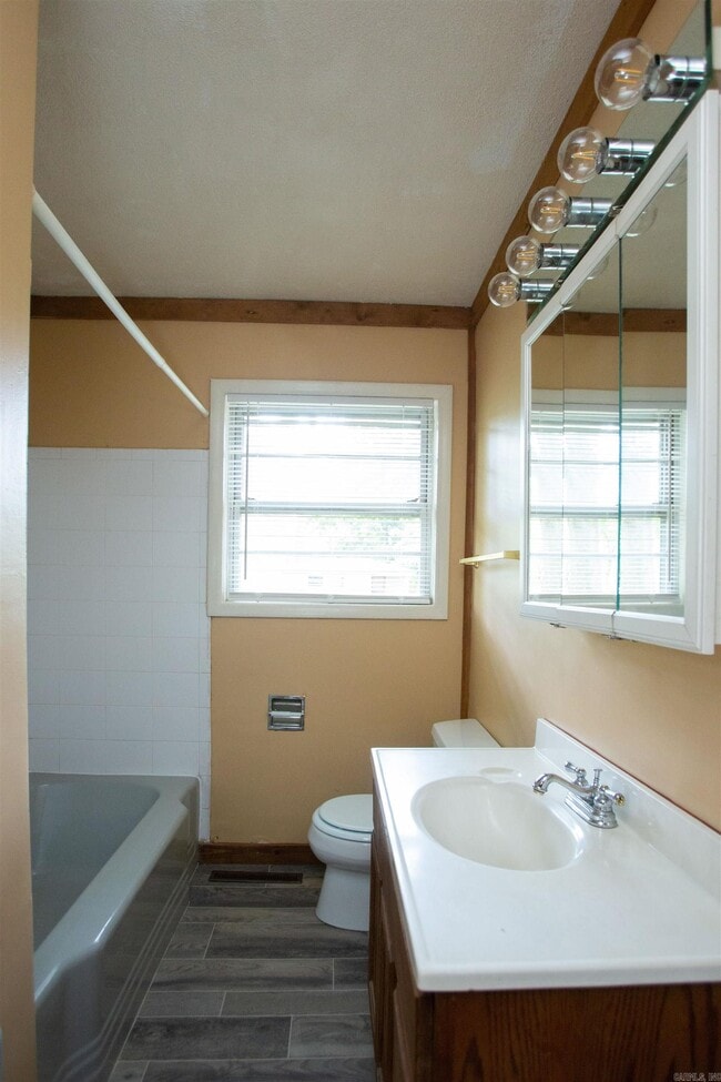 Building Photo - 512 Braden St