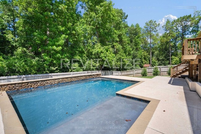 Building Photo - Luxury Living with Private Heated Pool in ...