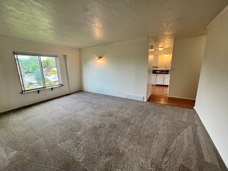 Building Photo - 4570 S 200 E