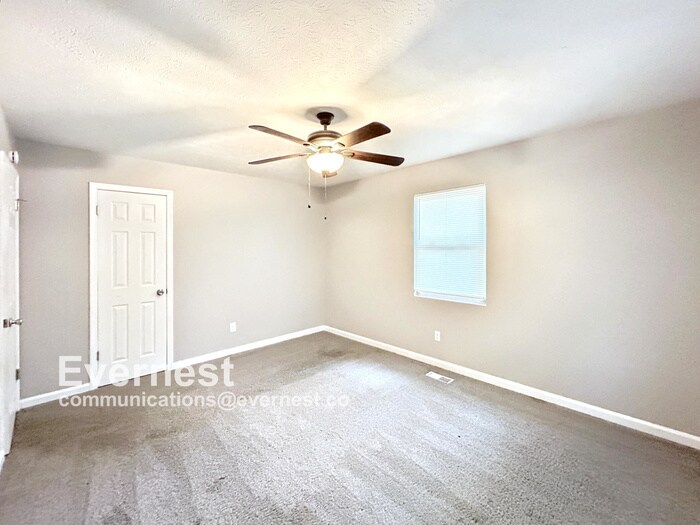 Building Photo - 8937 Tweeddale Dr