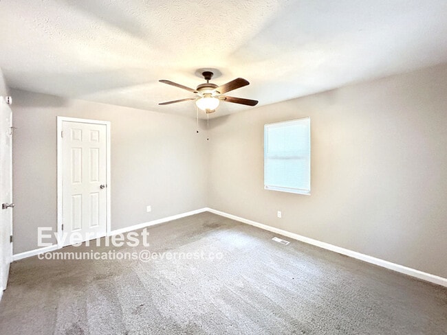 Building Photo - 8937 Tweeddale Dr