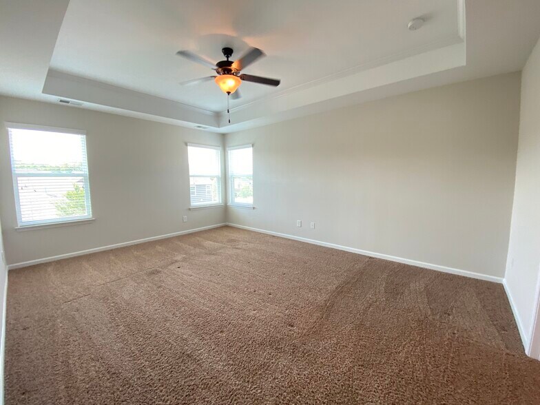 Primary bedroom - 2076 Waverly Ct