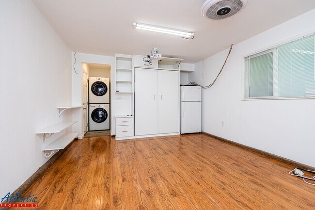 Building Photo - Beautiful Home | Premium Finishes | Desira...