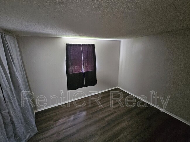 Building Photo - 2988 Green Acres Ave