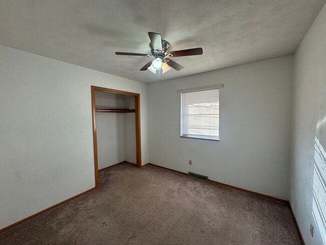 Building Photo - ***6 OR 12 MONTH  LEASE OPTIONS***4BR 2BA Home w/ Central Air • Porch • Great Location in Indepen...