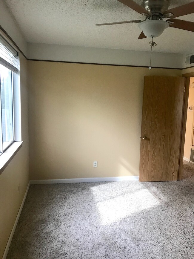 Building Photo - Cozy 2-Bedroom Top Floor Condo at Belmar P...