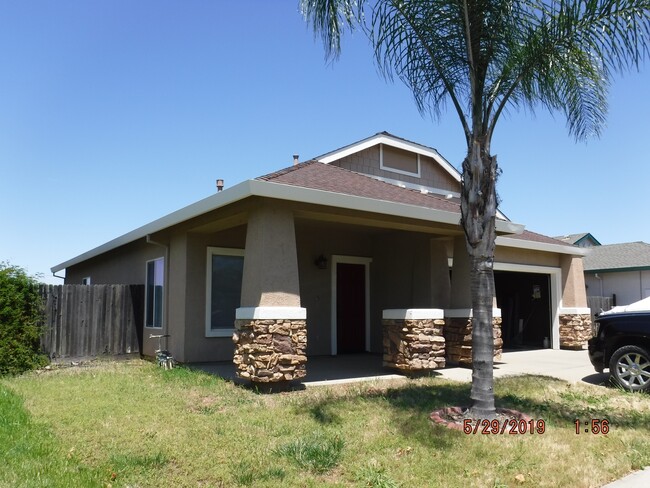Building Photo - 2175 Roberta Ave