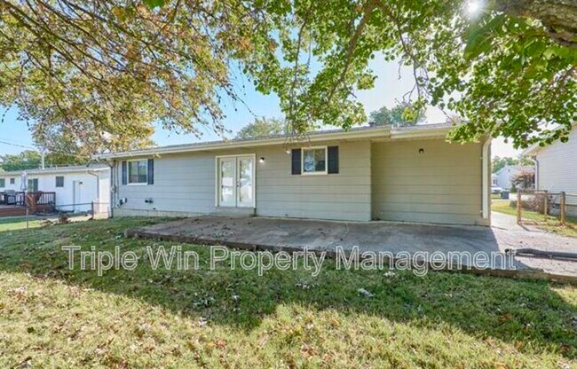 Building Photo - 1405 Willowbrook Dr