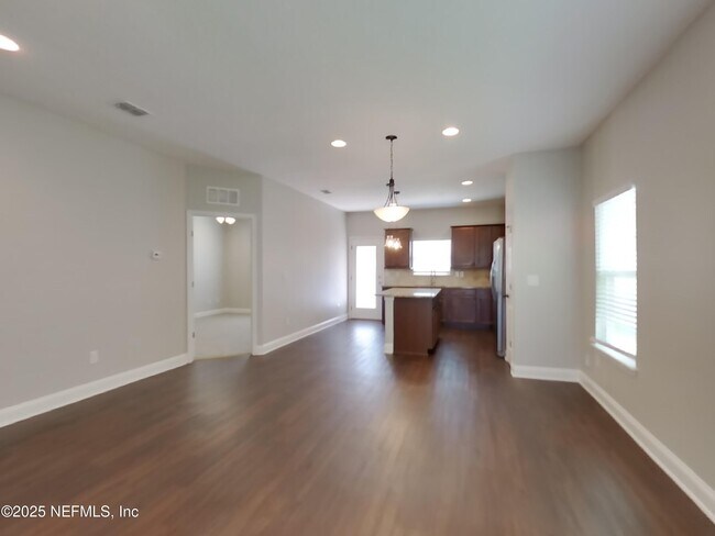 Building Photo - 523 Meldrum Ln