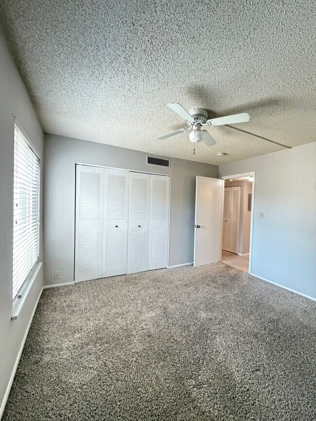 Building Photo - 584 Orange Dr