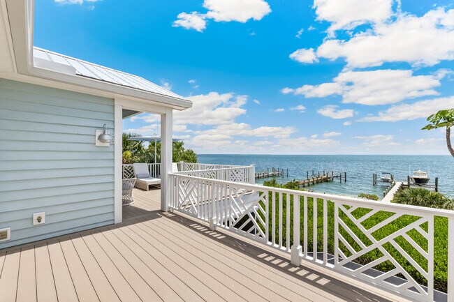 Building Photo - 573 Buttonwood Bay Dr