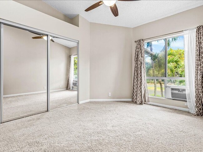 Building Photo - Pets Welcome!  2 bedroom, 2 bathroom single story townhouse
