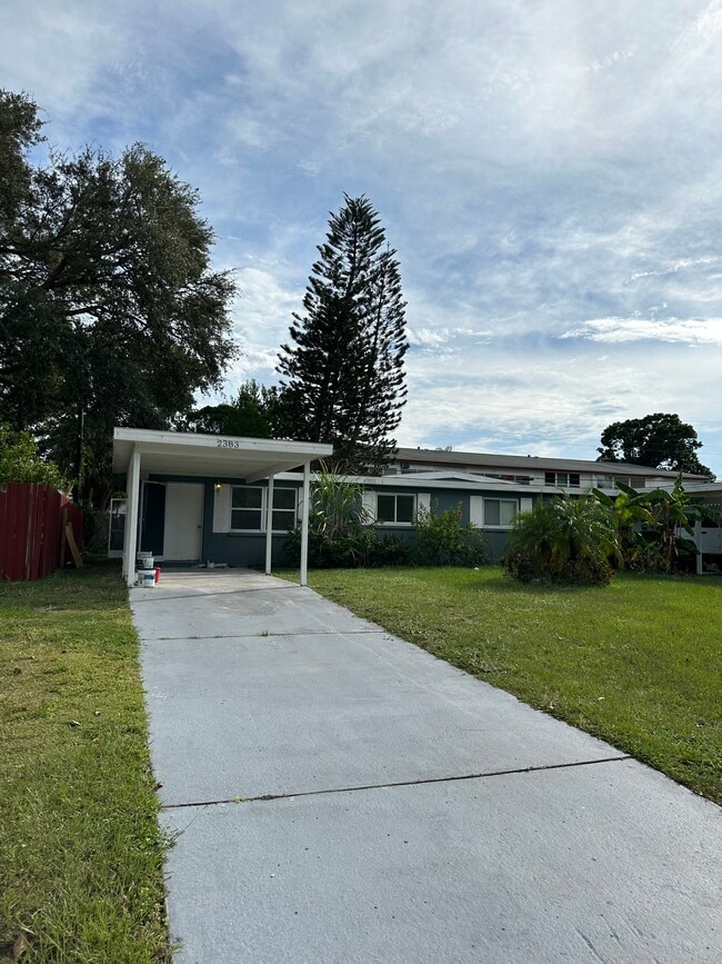 Primary Photo - 2383 Chaucer St