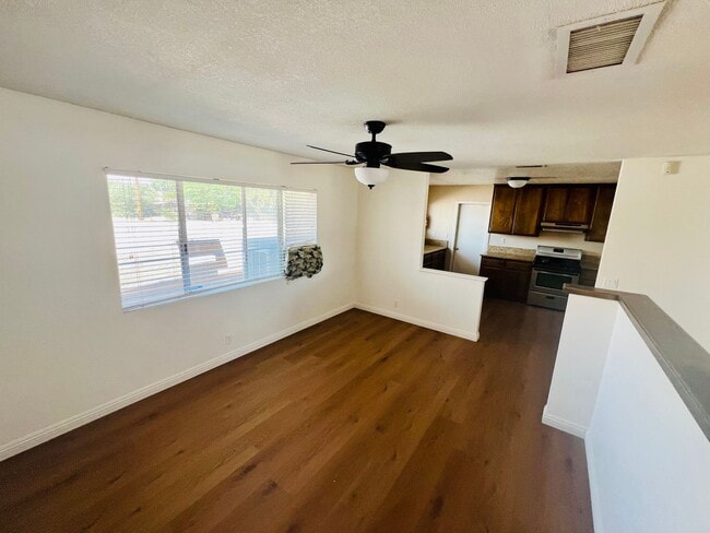 Building Photo - 3-Bedroom Hesperia Home on a Large Lot!