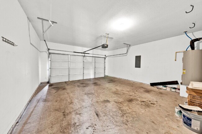 Building Photo - "Charming 3-Bed, 2-Bath Greenville Home with Elegant Granite Countertops!"