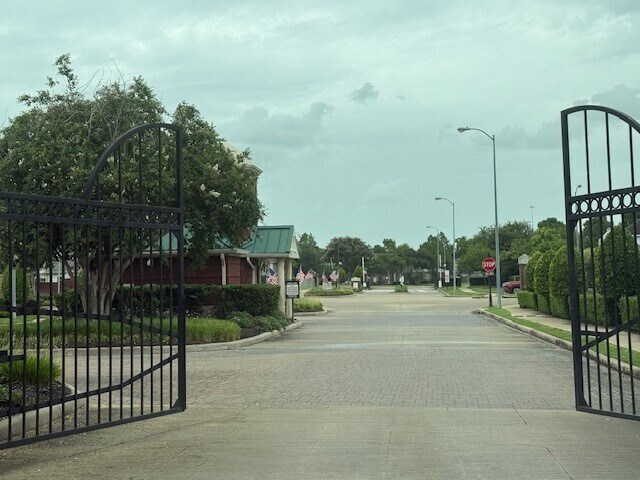 Building Photo - 6022 Mettler Ln