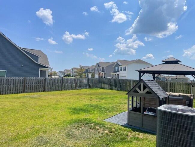Building Photo - Stunning 4BR Home with Fenced Yard, Loft & Luxury Finishes in Elgin! Available June 2026!