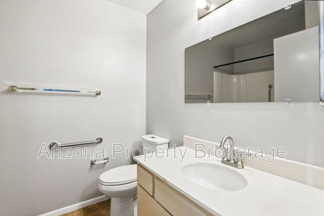 Building Photo - 3934 E Piccadilly Rd