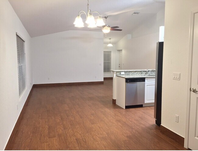 Building Photo - 11331 SE 53rd Ct