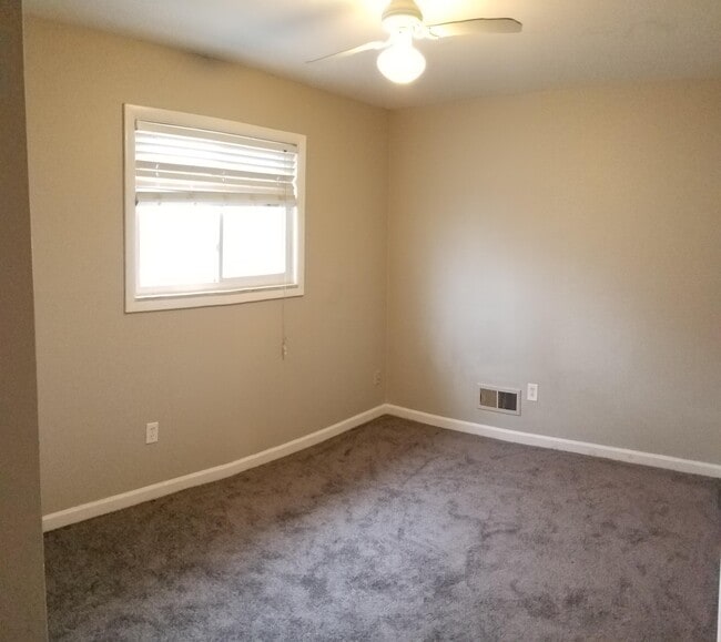 Building Photo - 100 W Harwood Ave