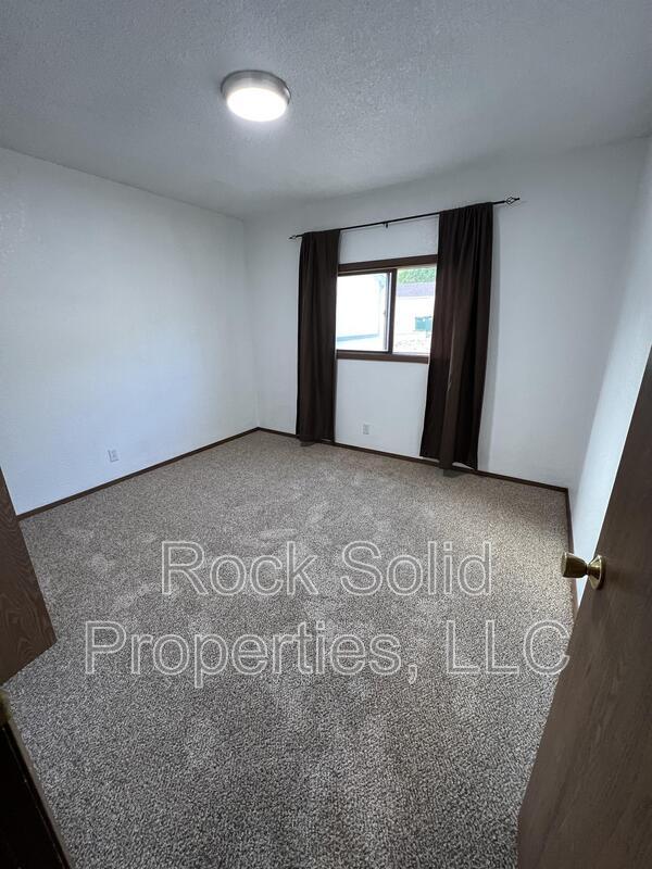 Building Photo - 3305 Frontier St