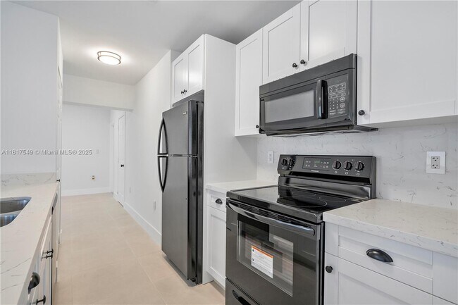 Building Photo - 490 NE 141st St