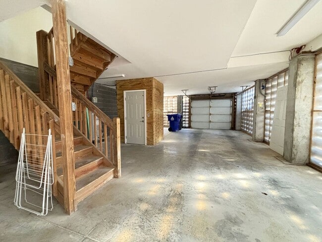 Building Photo - Available 2/1. GORGEOUS 3 BR/2.5 BA Home in Marais in Seaside Farms!