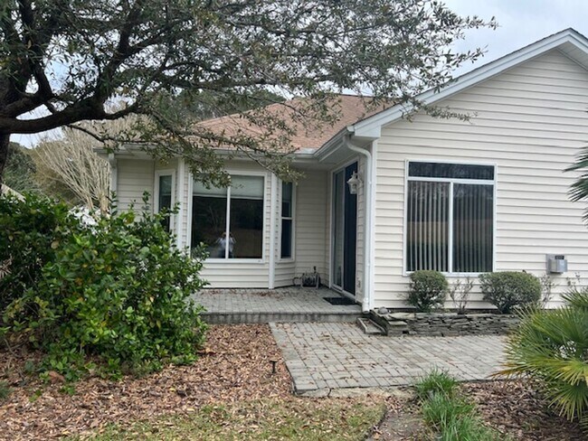 Building Photo - Wonderful, open, 2 bedroom home.