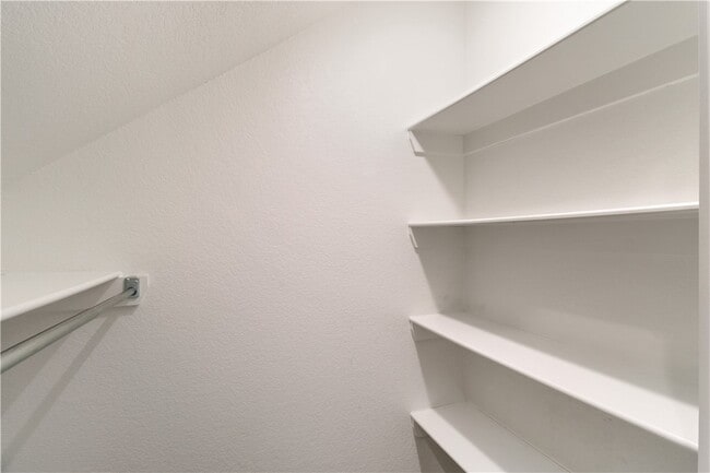 Building Photo - 400 Barbet Dr