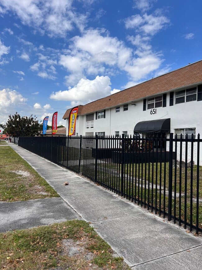 Building Photo - Charming 1b1b For Rent June 2025